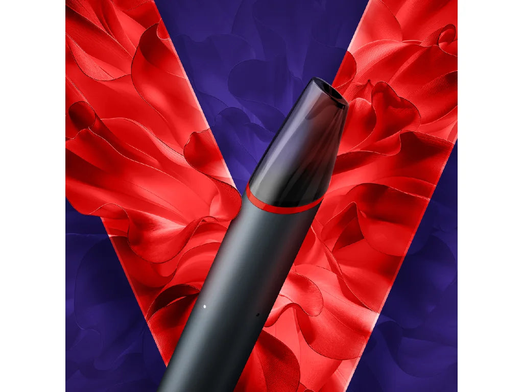 Detail kompaktní jednorázové e-cigarety VEEV NOW ULTRA Strawberry s průhledným náustkem pro kontrolu e-liquidu